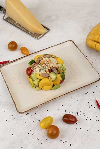 GREEN SALAD WITH MANGO AND AVOCADO